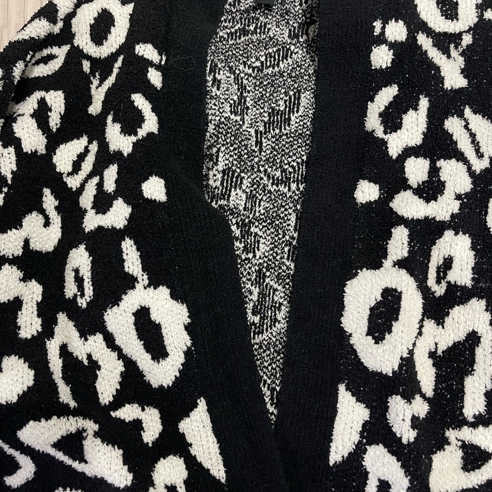 Express cropped sweater - Picture 2 of 3